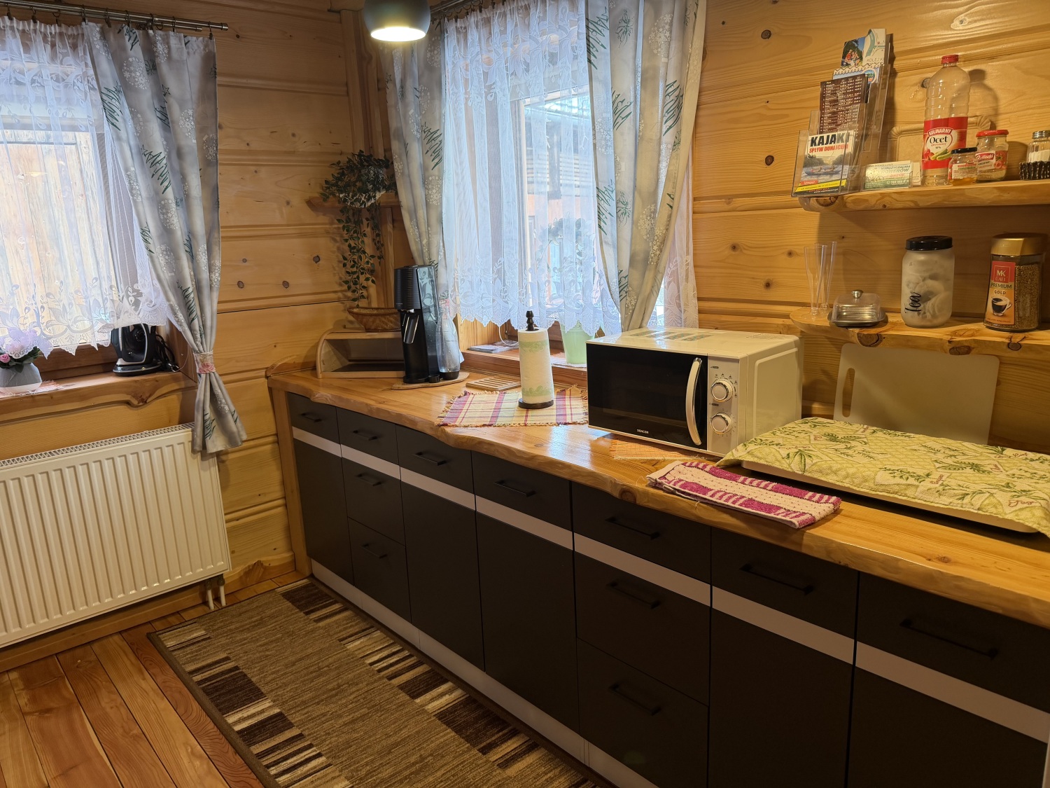 Salon z aneksem kuchennym – ujęcie 3
