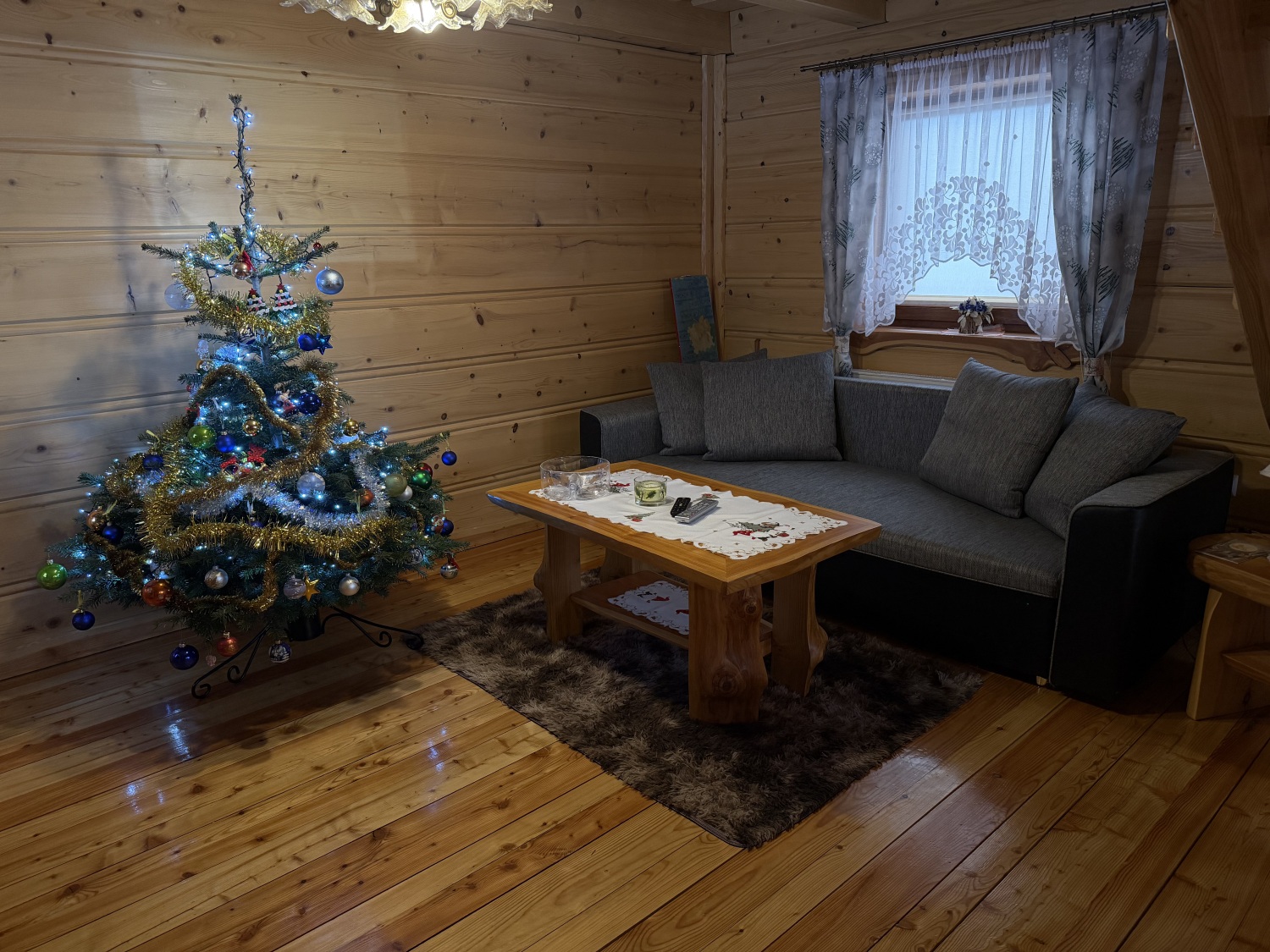 Salon z aneksem kuchennym – ujęcie 4