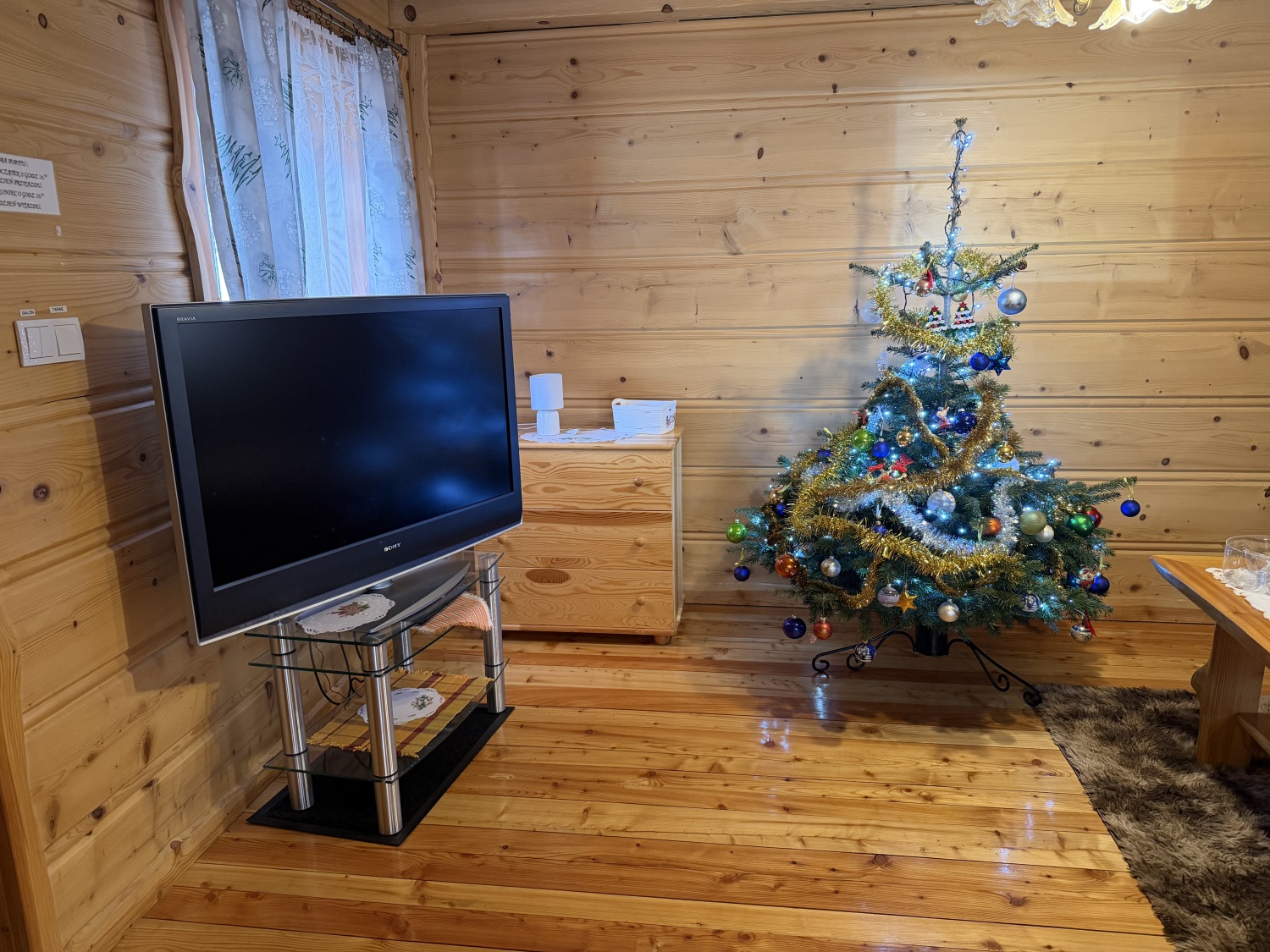 Salon z aneksem kuchennym – ujęcie 5